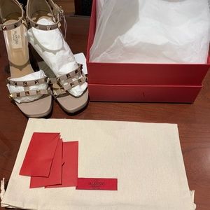 Brand New Valentino Rock Stud Sandal Poudre Size 8